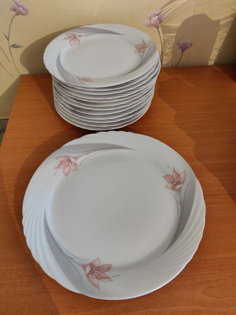 Assiettes a desserts plus le plats &agrave; g&acirc;teaux Cuisine