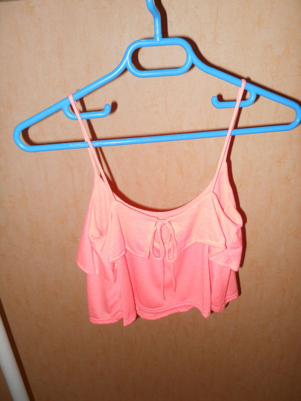 Top court saumon, orang&eacute; Taille S/ 36 Vêtements