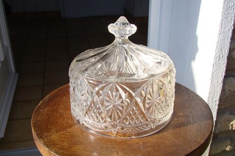 Ancienne cloche � fromage 
25 Gargenville (78)