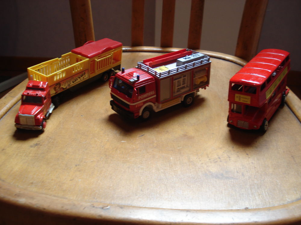 lot de 3 camions divers bon &eacute;tat et autres jouets Jeux / jouets