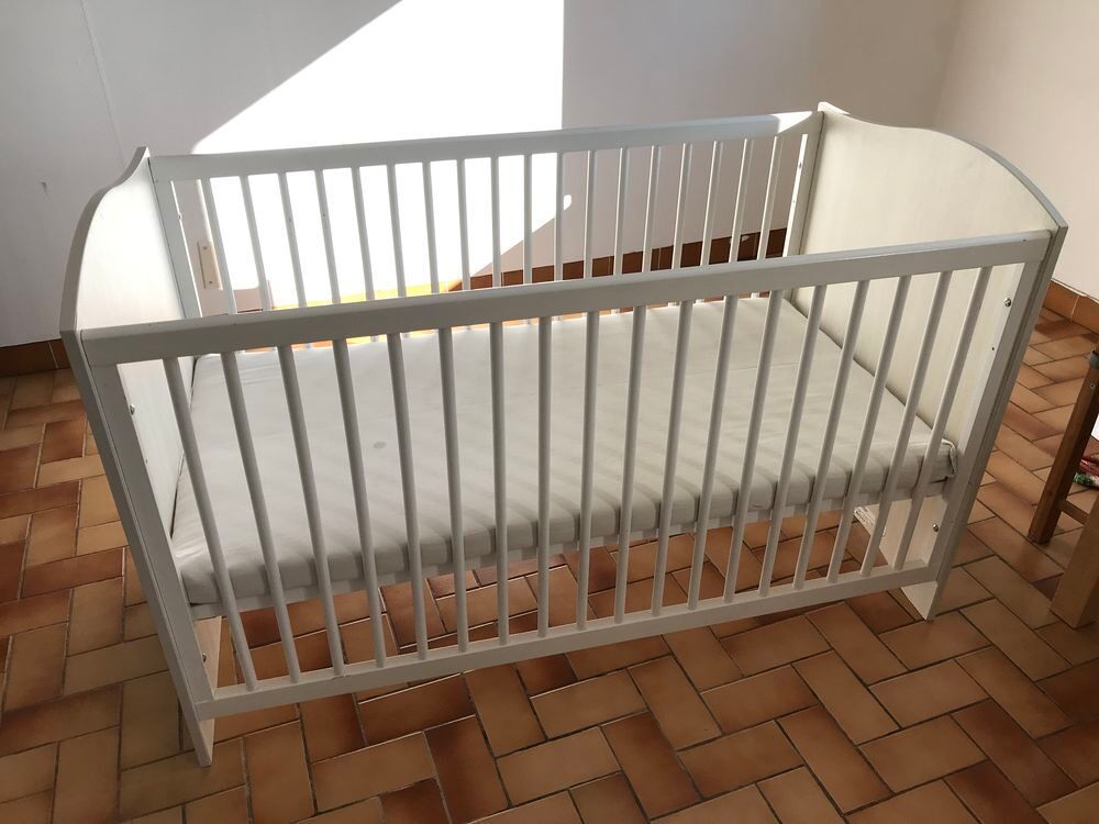 Lit enfant &eacute;volutif 70 cm x 140 cm sommier &agrave; lattes matelas Mobilier enfants