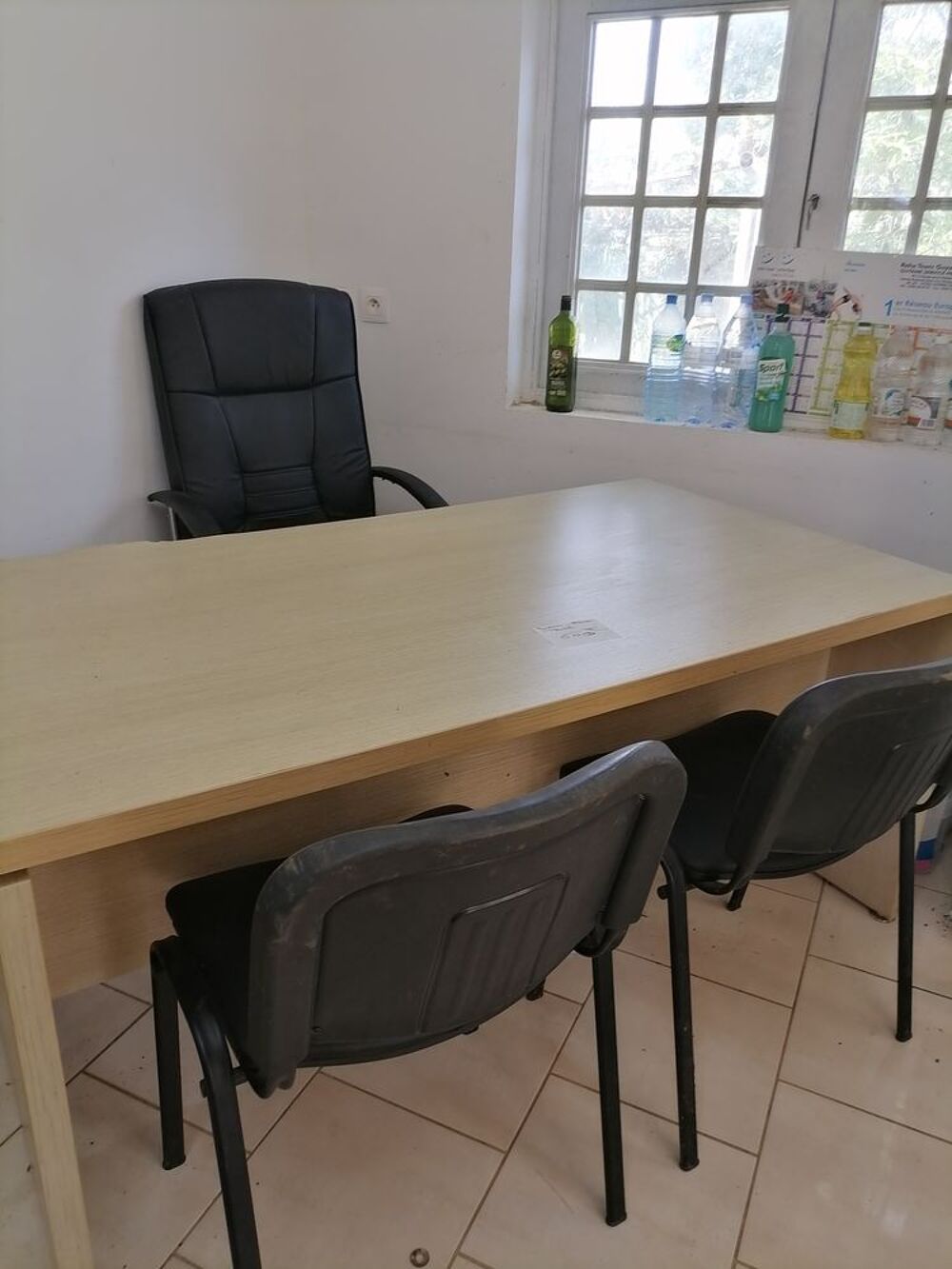 Bureau, fauteuil et chaises Meubles