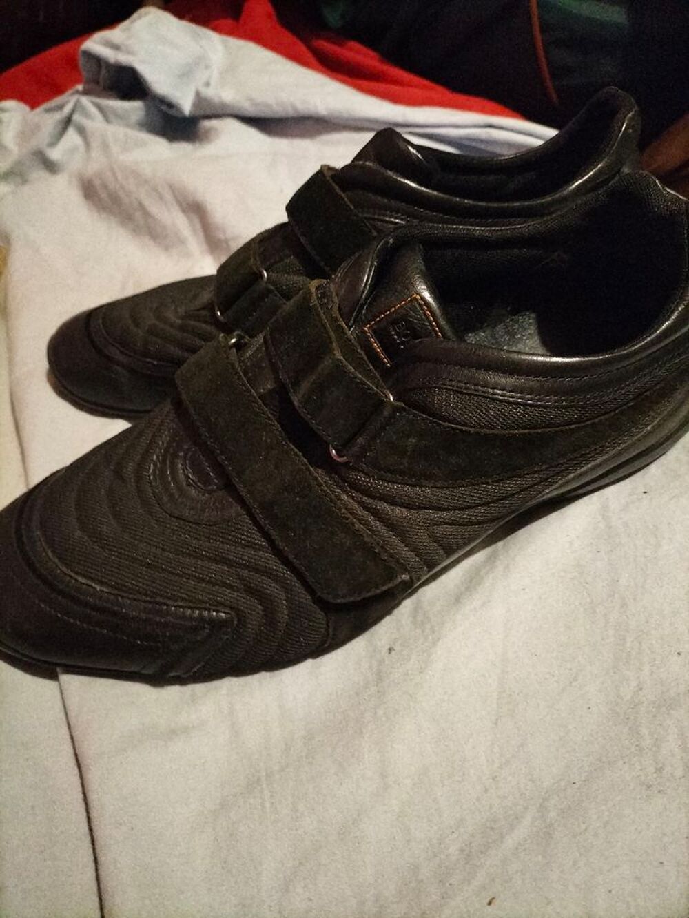 Basket Hugo Boss pointure 43 tr&egrave;s bon &eacute;tat Chaussures