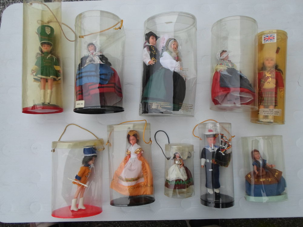 diff&eacute;rentes petites poup&eacute;es Jeux / jouets