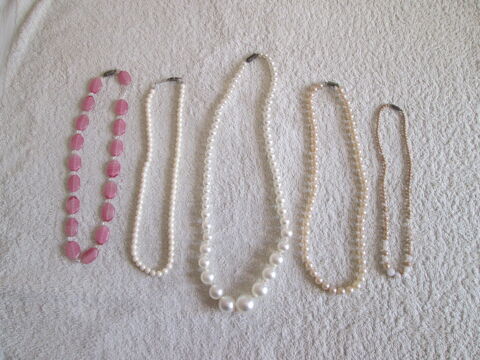 Lot de 5 colliers fantaisie anciens 12 Chauriat (63)