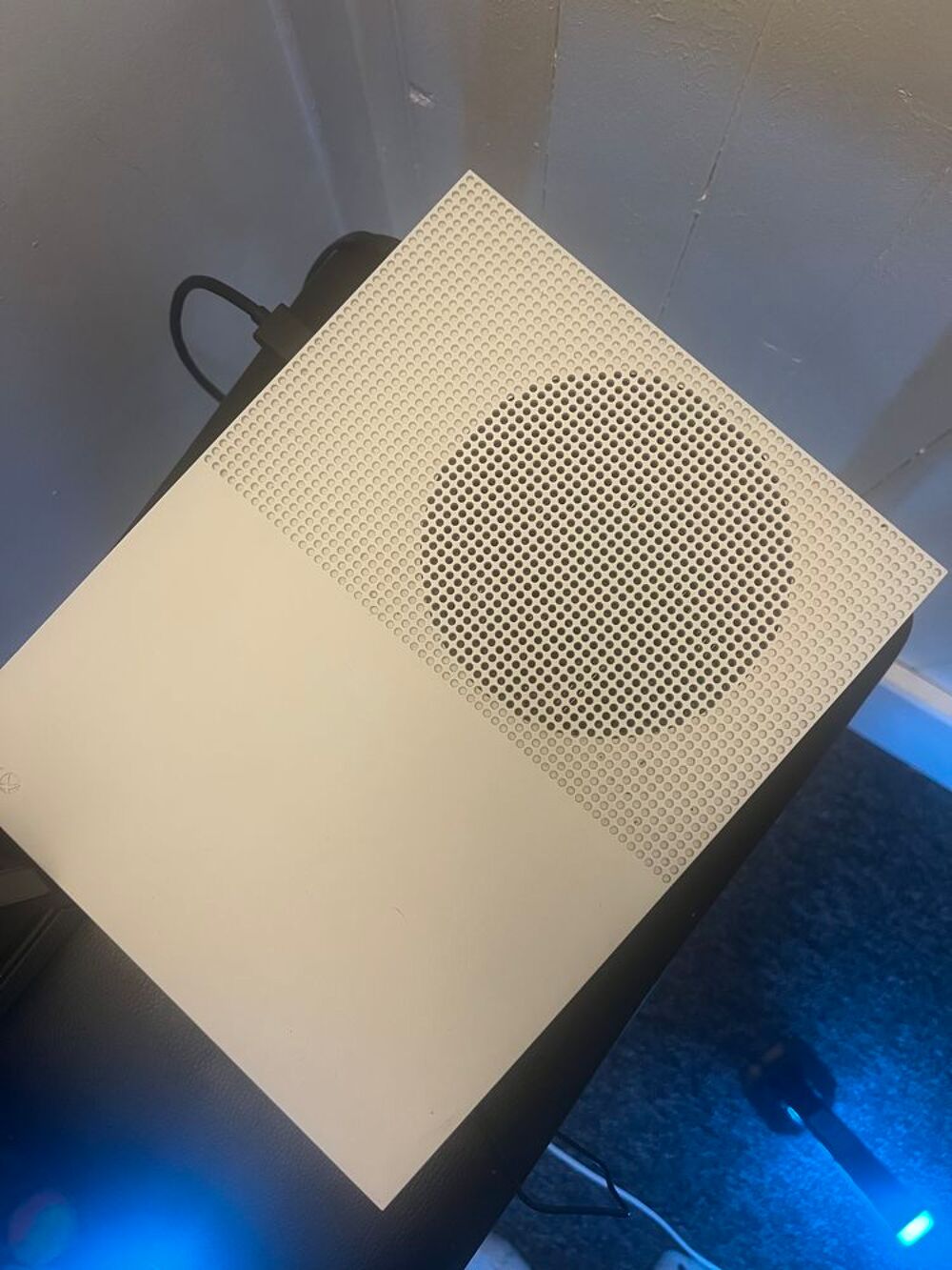 XBOX ONE S 1 TO + 2 JEUX ET 1 MANETTE Consoles et jeux vidéos