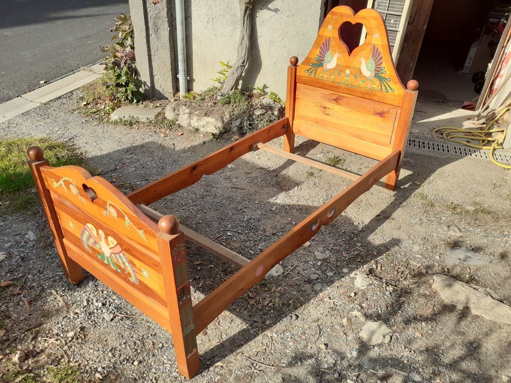ensemble lit et commode en pin Meubles