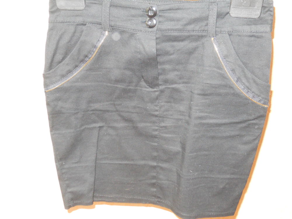 Jupe noire taille S/36 neuve Vêtements