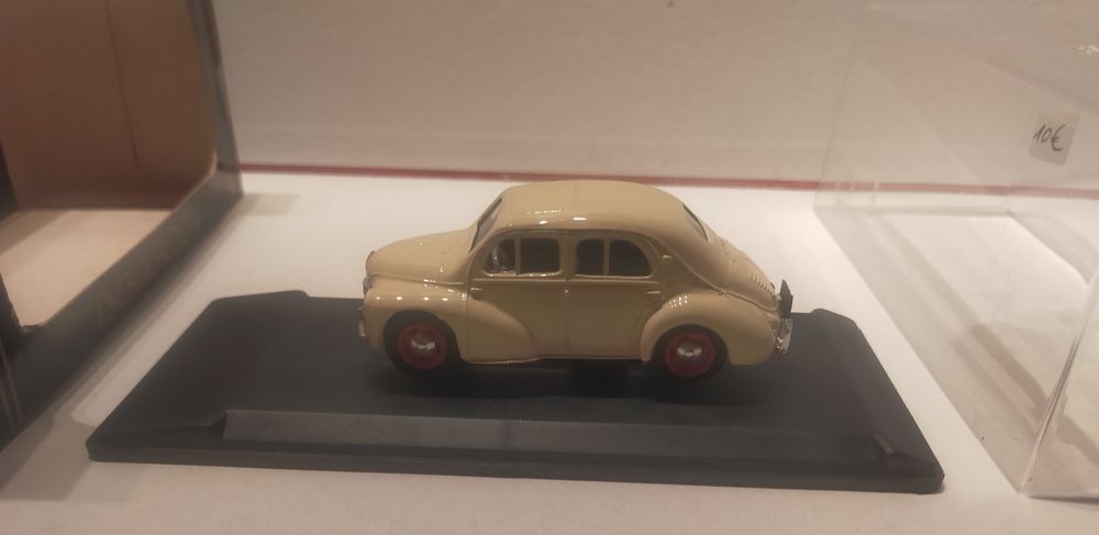 miniature Renault 4CV Berline 1954 au 1/43e
Jeux / jouets