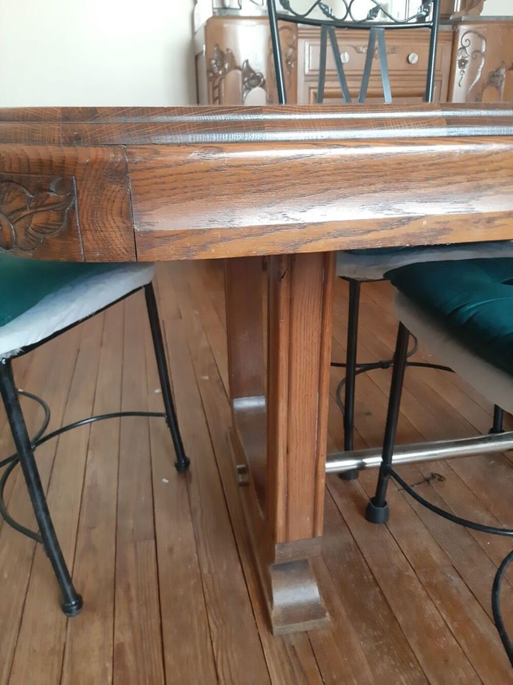 salle &agrave; manger bois sculpt&eacute; vernis Meubles
