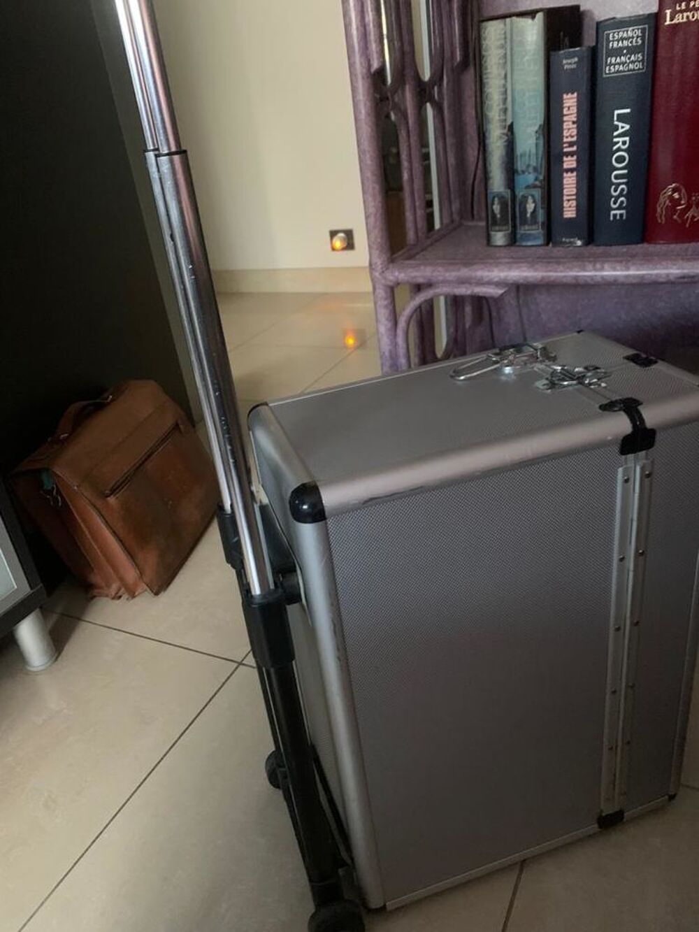 Valises cabines en alu et autres Maroquinerie