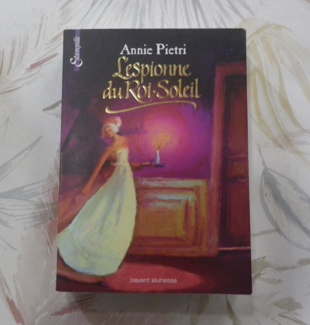 L'ESPIONNE DU ROI-SOLEIL de Annie PIETRI Estampille Bayard Livres et BD