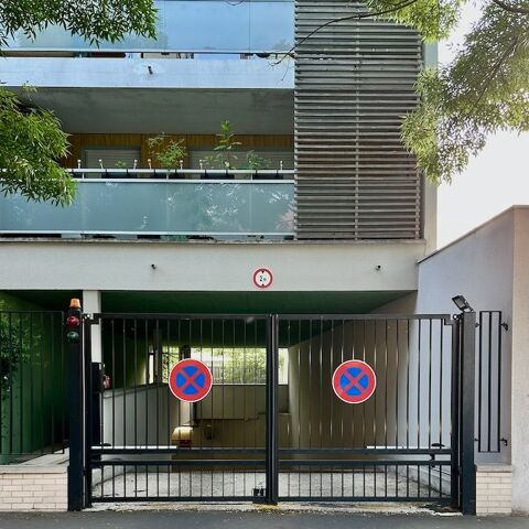  Parking / Garage  louer 3 m