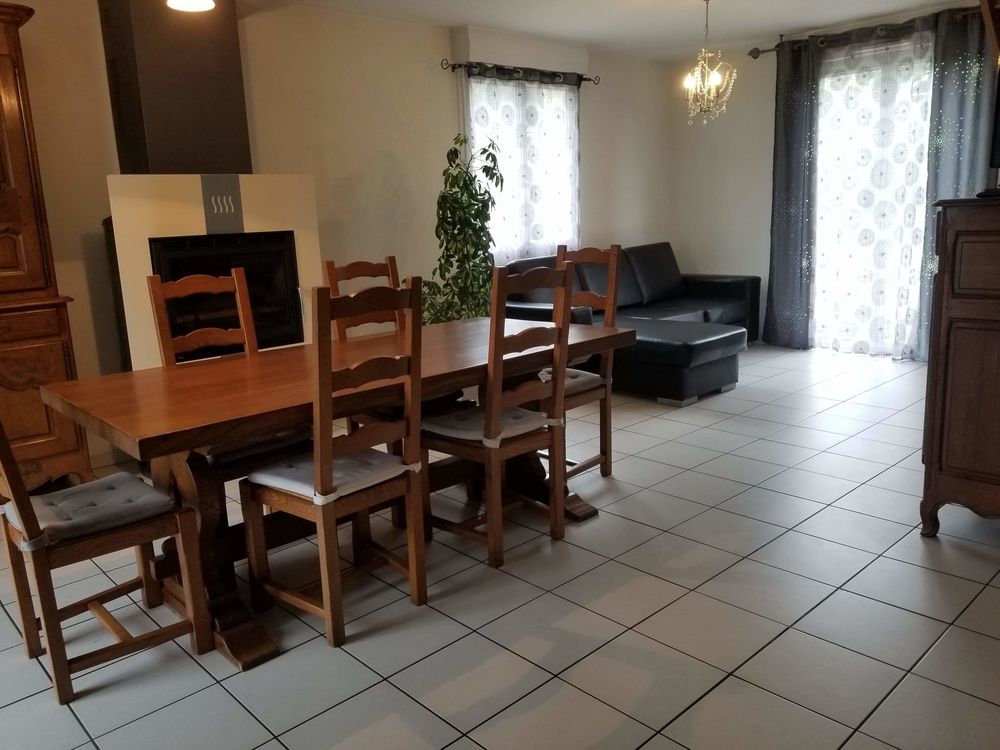 Ensemble Buffet vaisselier, table,chaises, m en eoi&eacute; sculpt&eacute; Meubles