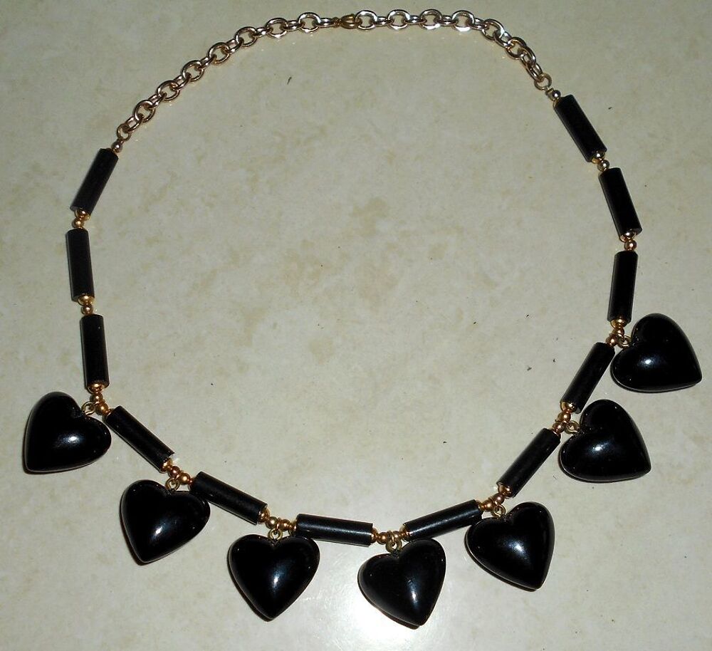 Collier Ras du Cou 7 Coeurs noir Bijoux et montres