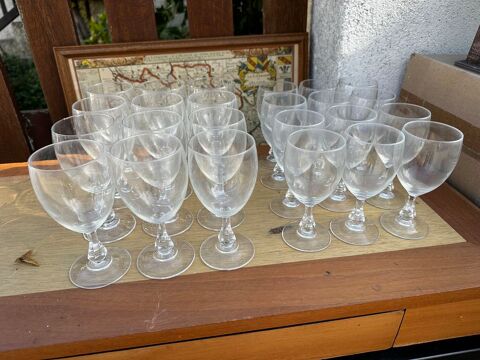 Verres  pieds LUMINARC - Service 24 pices
20 Vlizy-Villacoublay (78)