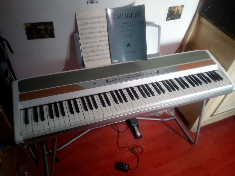 Clavier piano num&eacute;rique Korg Meubles