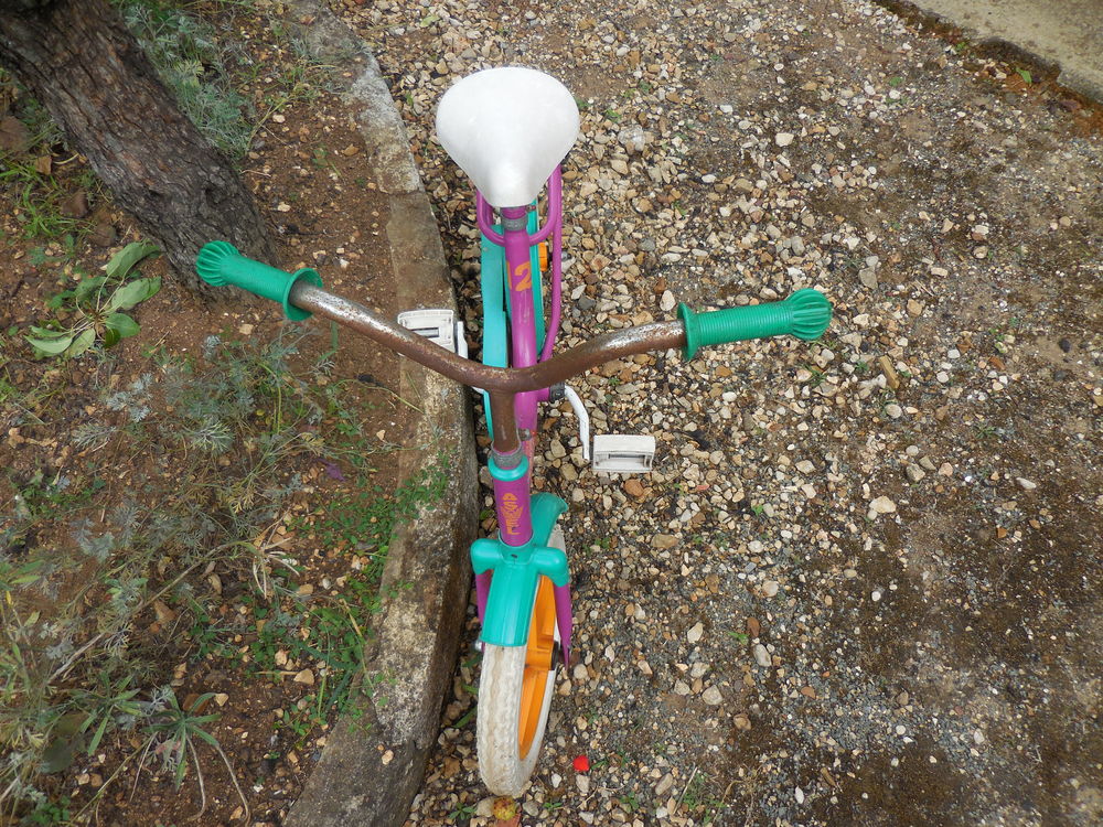 Petit v&eacute;lo vert orange Vélos