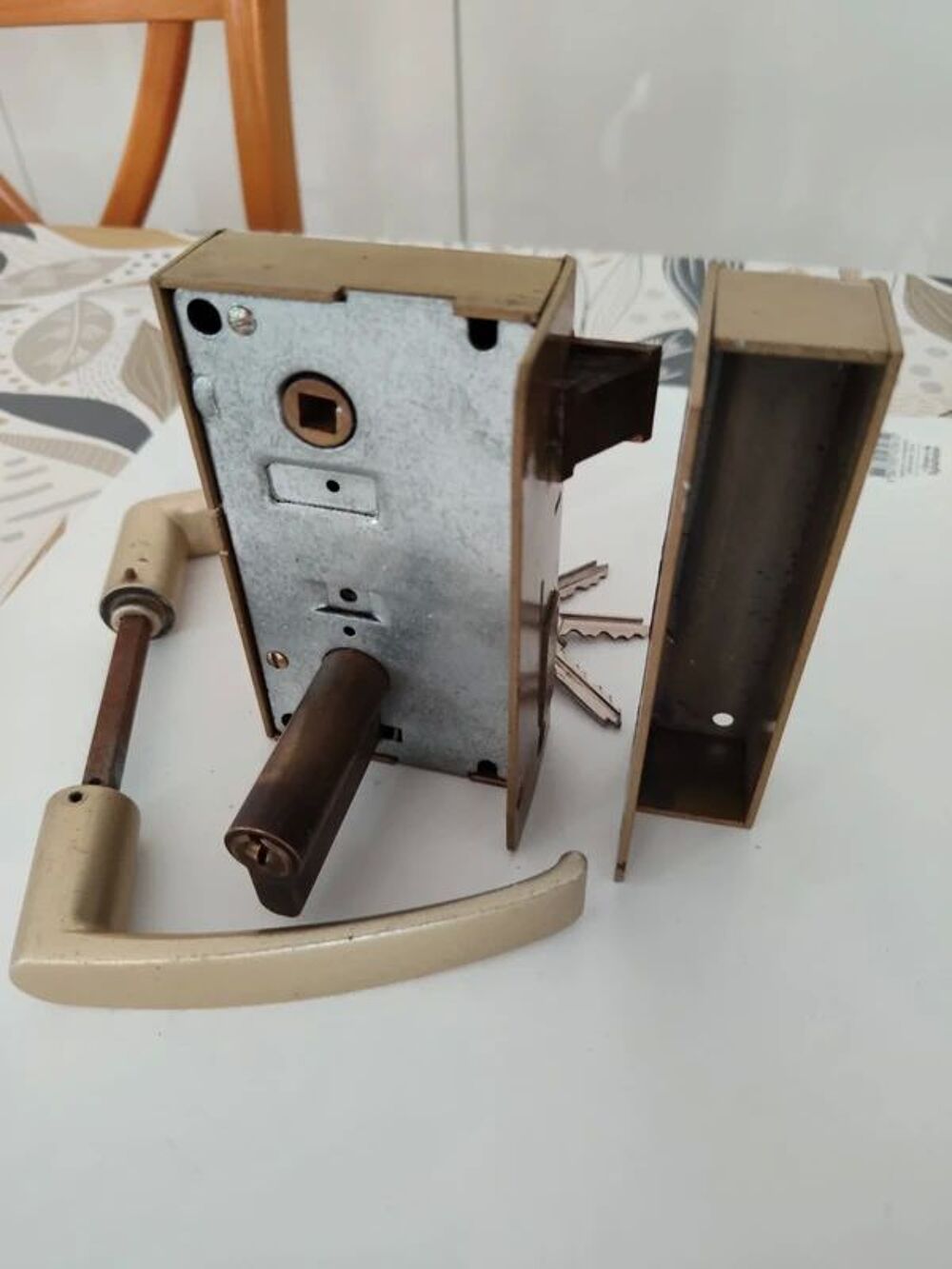 Serrure avec 5 cl&eacute;s + poign&eacute;es Bricolage