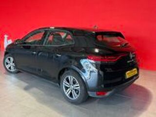 Megane IV Berline Blue dCi 115 EDC Evolution 2023 occasion 42210 Montrond-les-Bains