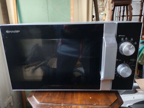 Micro-ondes Sharp R204SA (20L / 800W) ? Très bon état 35 Wignehies (59)