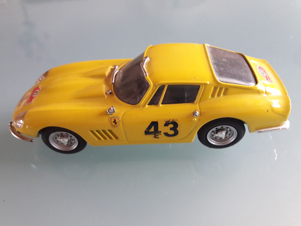 Ferrari model box made in italy1/43eme metal 