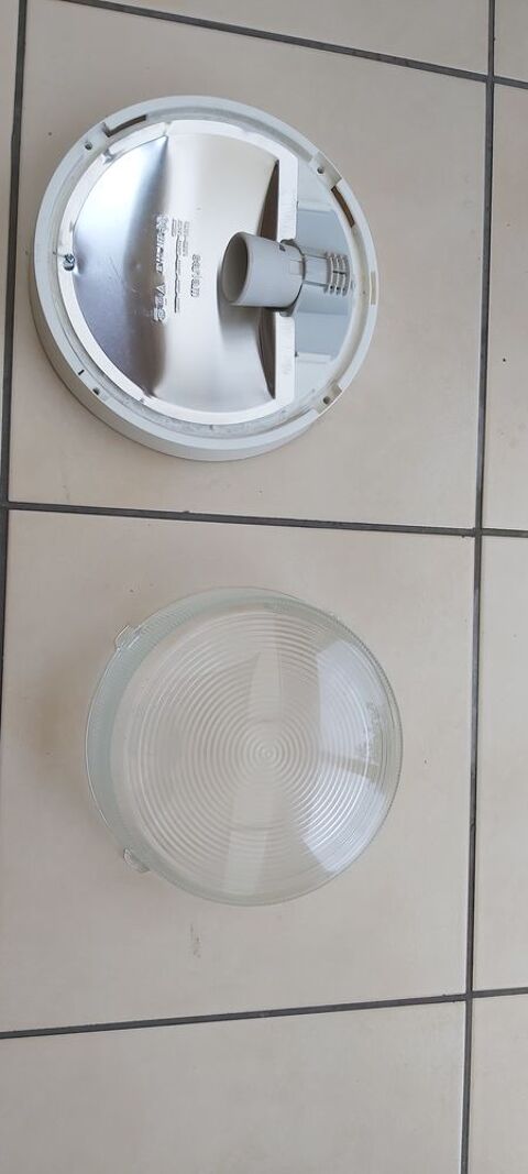 Bureau en verre 62 haut x 45 larg x 90 long Bry-sur-Marne (94)