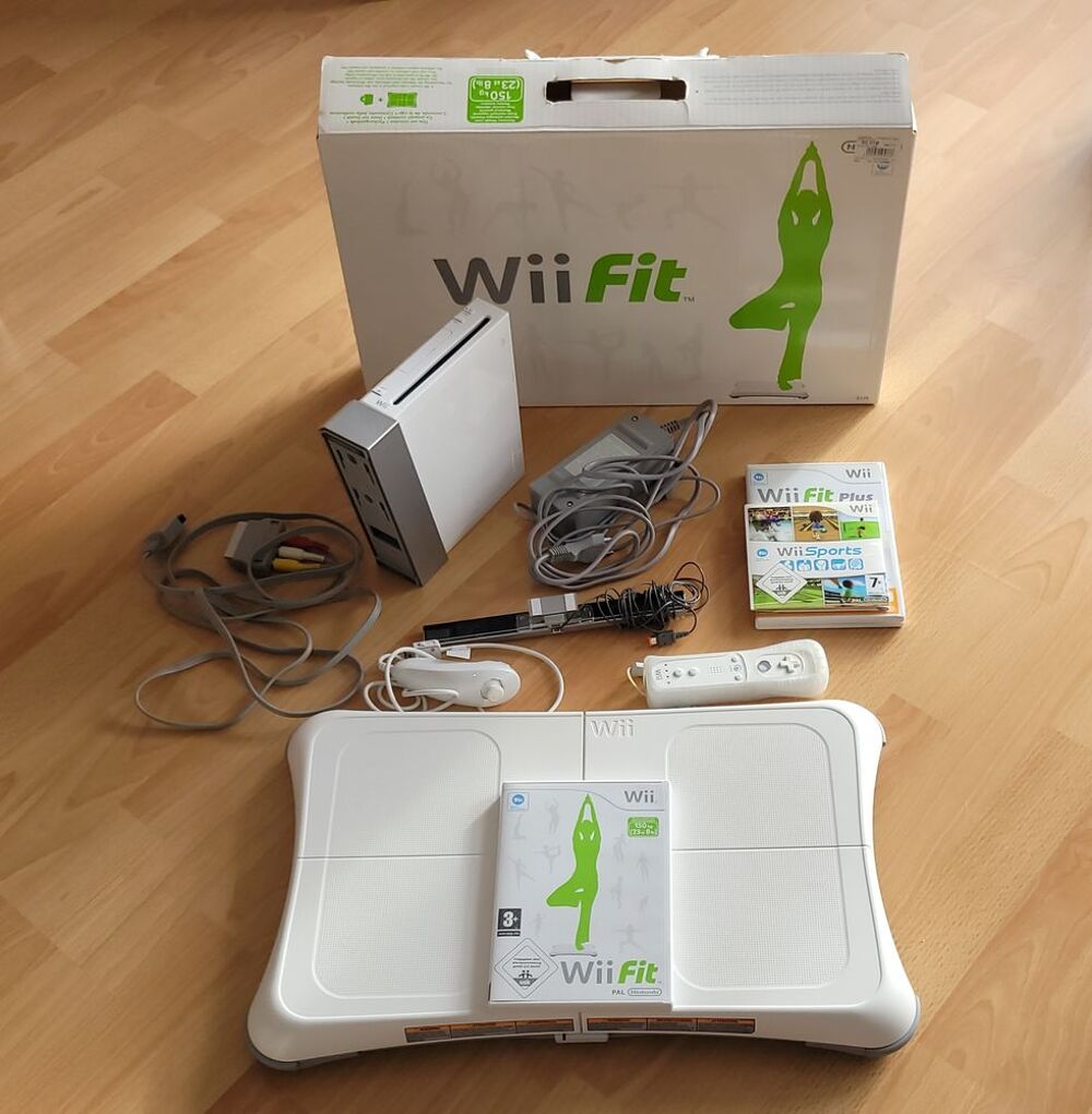consoles de jeux 1 PlayStation et 1 Nitendo Wii Consoles et jeux vidéos