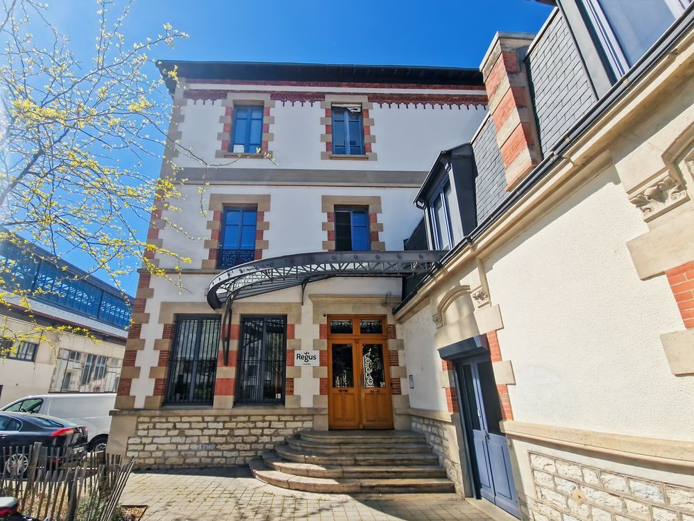   Espace de bureau privé pour 3 personnes à Grenoble City Grenoble