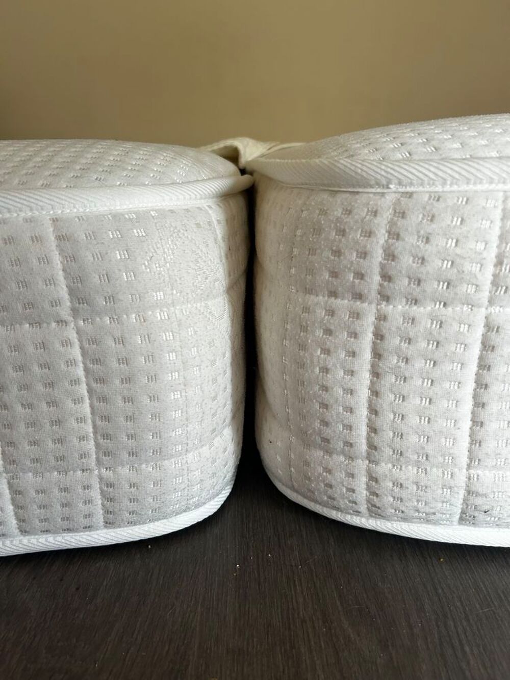 2 matelas Tr&eacute;ca Paris 100&times;200.Haut de gamme. Excellent &eacute;tat. Meubles