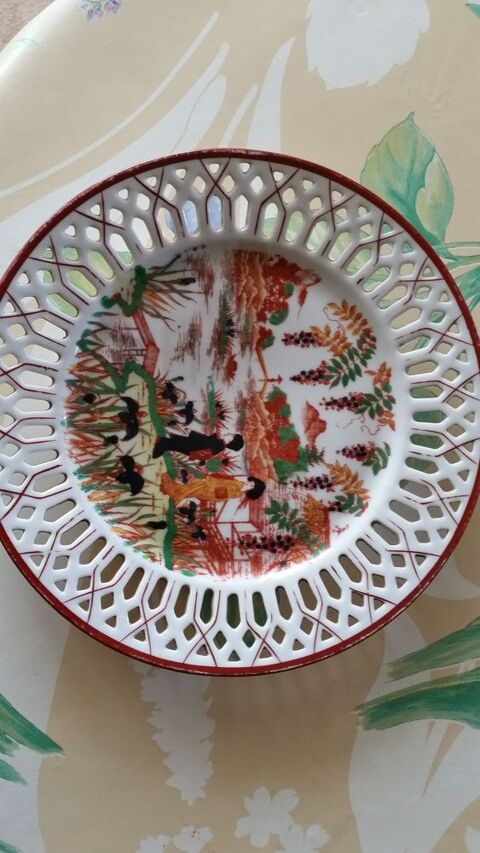 Assiette chinoise aux bords ajour�s 30 Paris 13 (75)