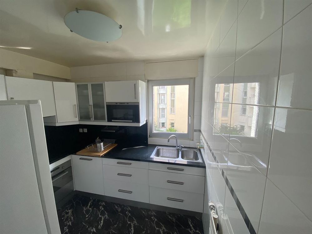 Location Appartement 4 pièces lumineux avec balcon et box Paris 19