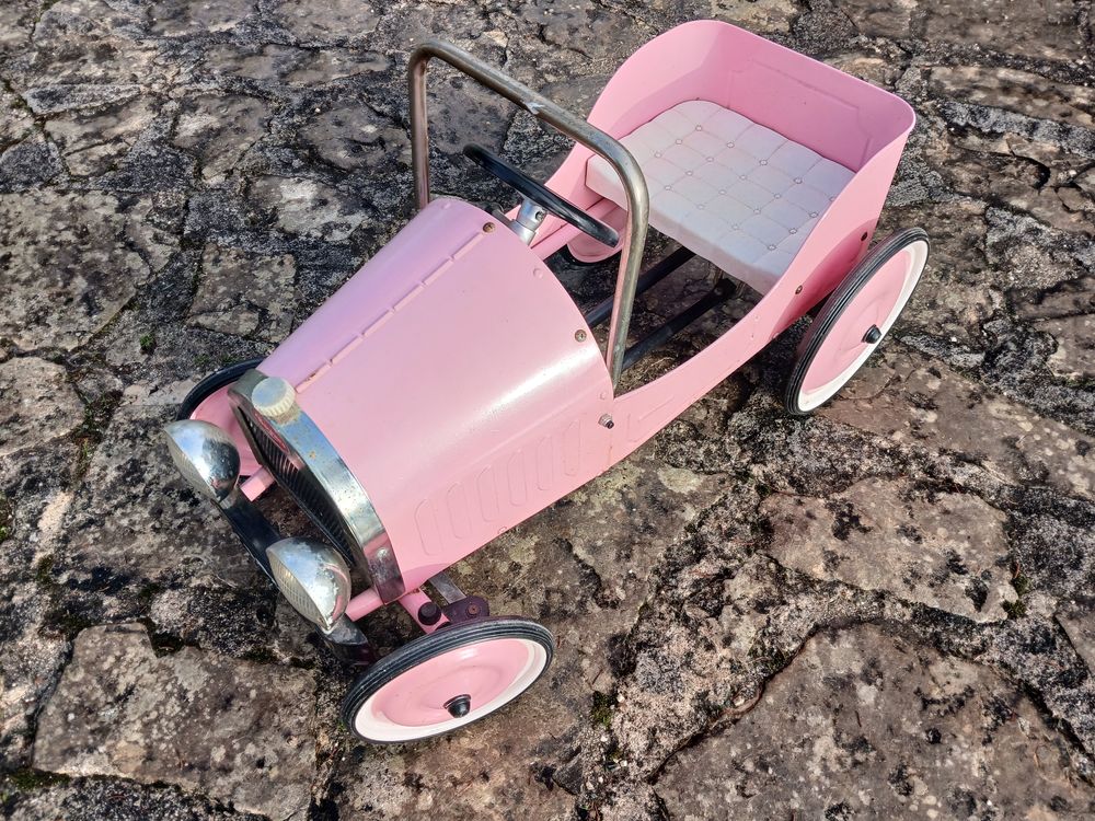 VOITURE &agrave; p&eacute;dales Jeux / jouets