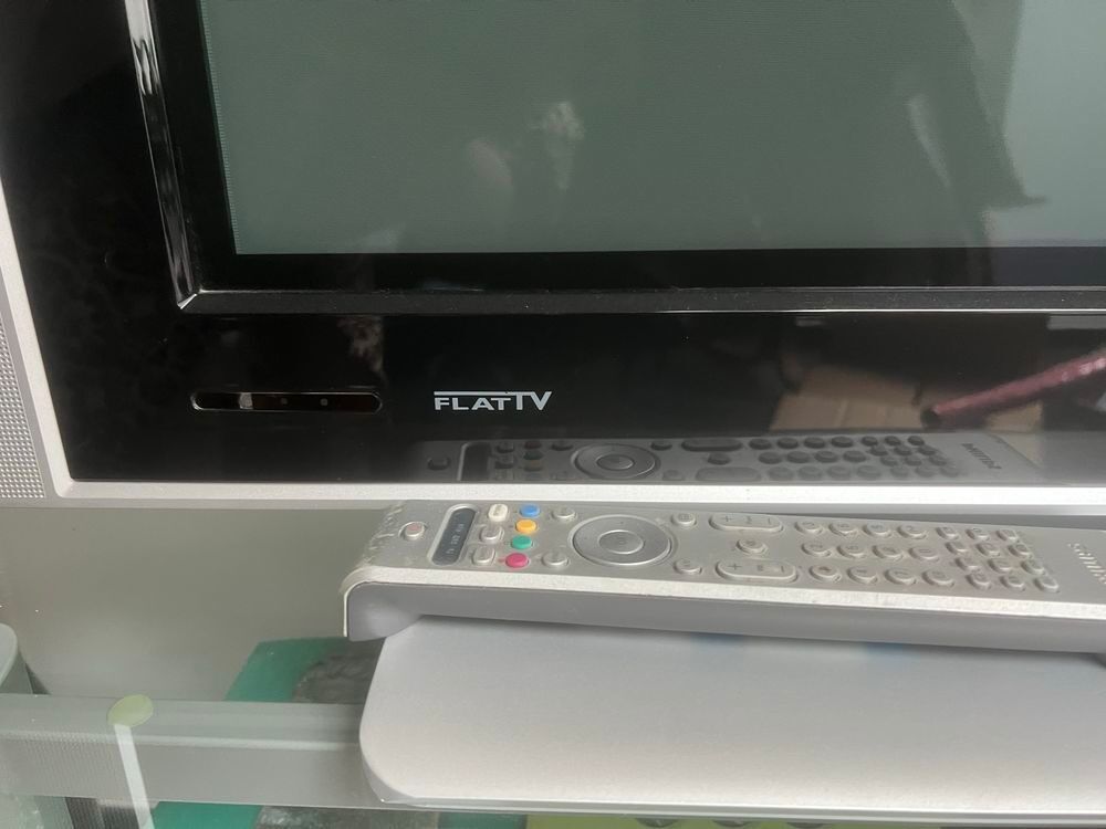 TV philipps grand ecran et meuble TV Photos/Video/TV
