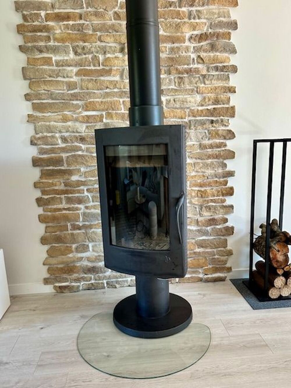 Po&ecirc;le &agrave; bois moderne 12 kW + accessoires stockage du bois Bricolage