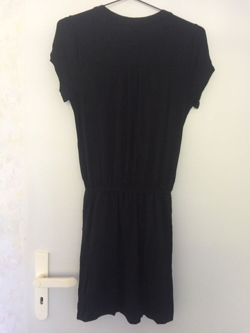 Robe noire &agrave; poches - Taille 34-36 Vtements