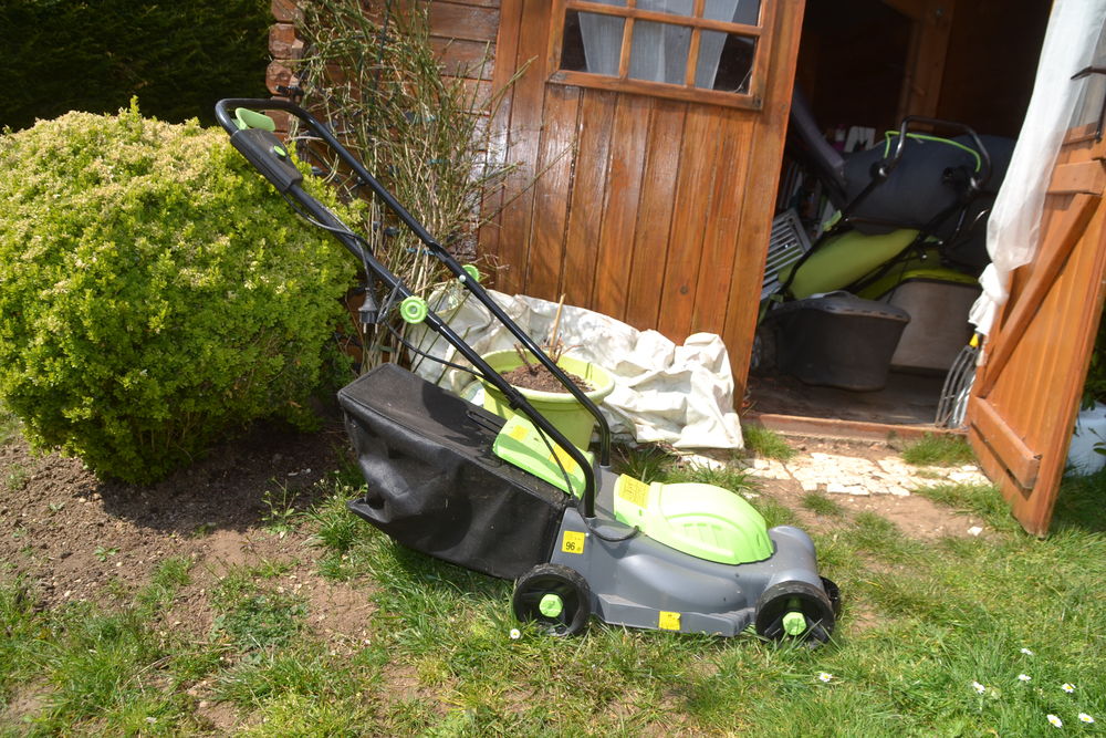 tondeuse &agrave; gazon &eacute;lectrique Jardin