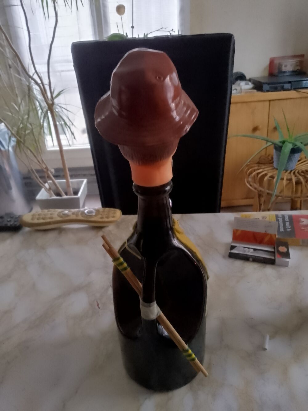 Bouteille en verre datant de 1728 appartenant &agrave; mes anciens. 