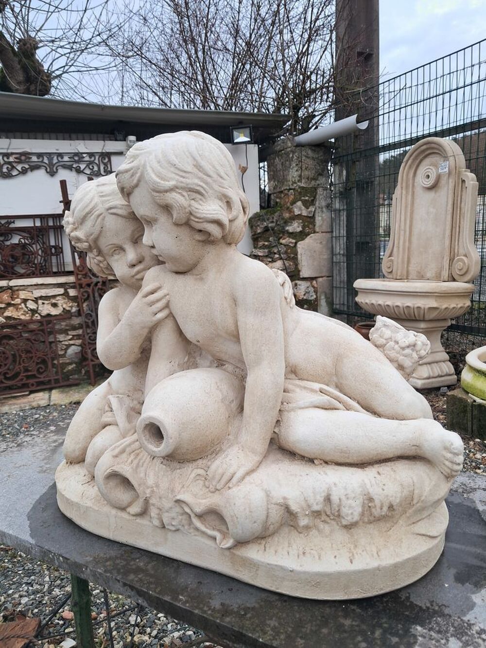 Statue deux anges &agrave; la cruche, en pierre reconstitu&eacute;e avec sortie d'eau Décoration