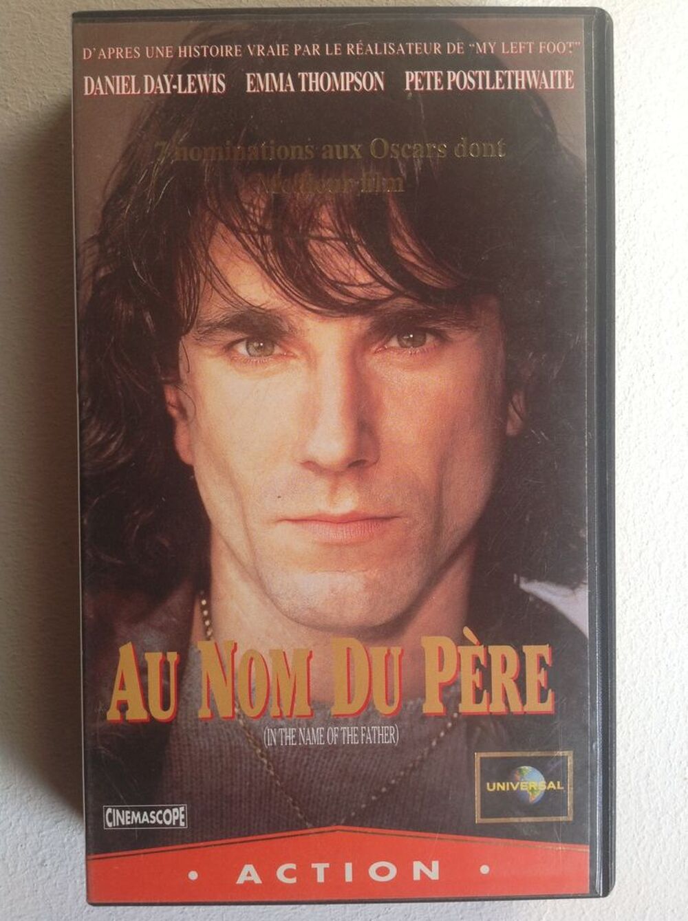 AU NOM DU P&Egrave;RE D'APR&Egrave;S UNE HISTOIRE VRAIE K7 VID&Eacute;O Envoi Pos DVD et blu-ray