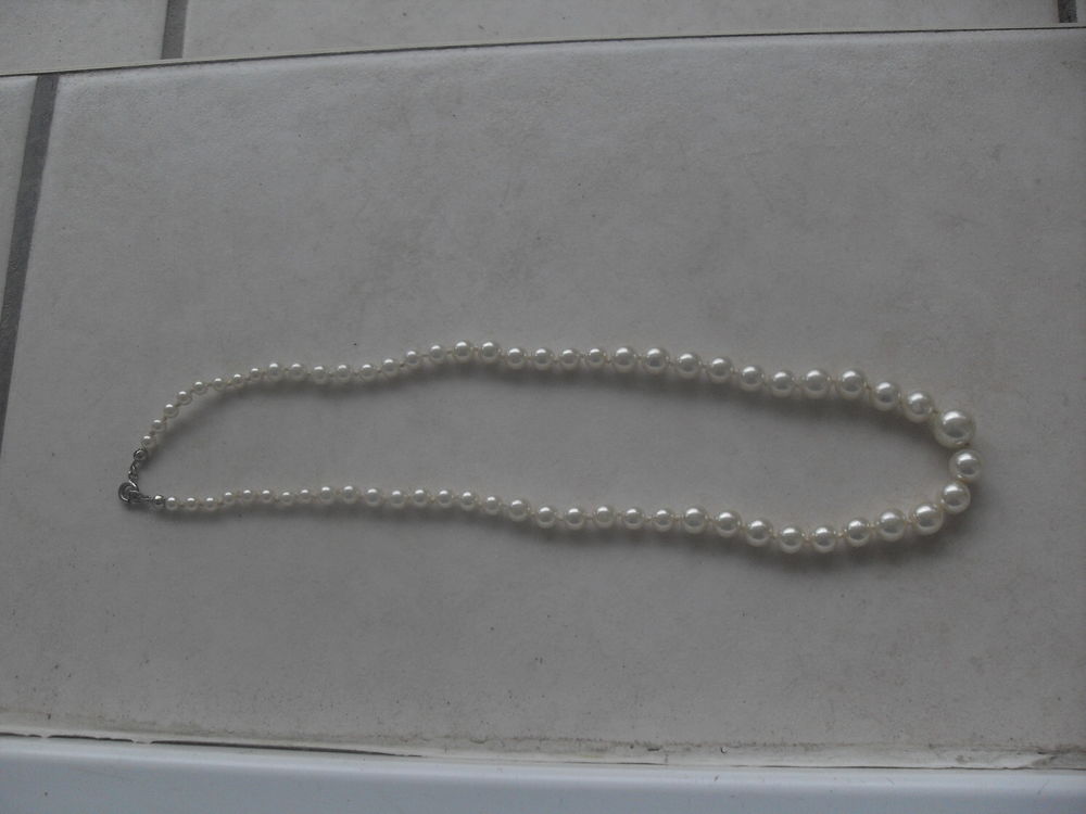 Collier "perles d'eau" Bijoux et montres