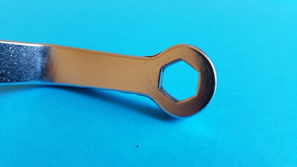 CL&Eacute; CAMPAGNOLO * POUR SELLE ET TIGE DE SELLE Vélos