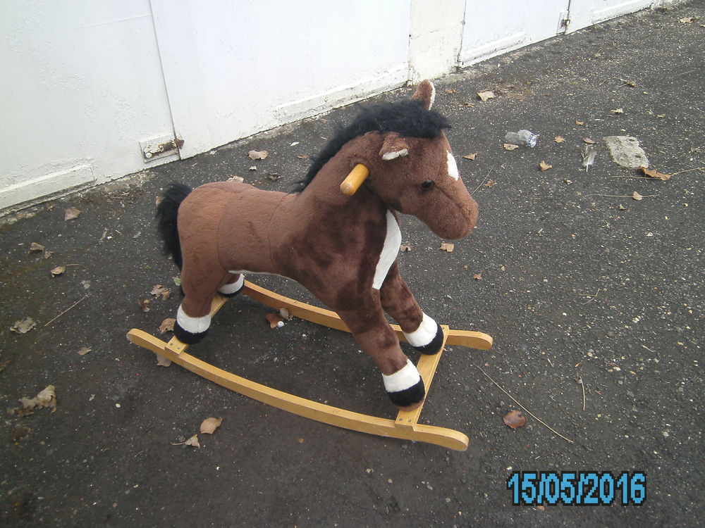 jolie cheval a bascule Jeux / jouets