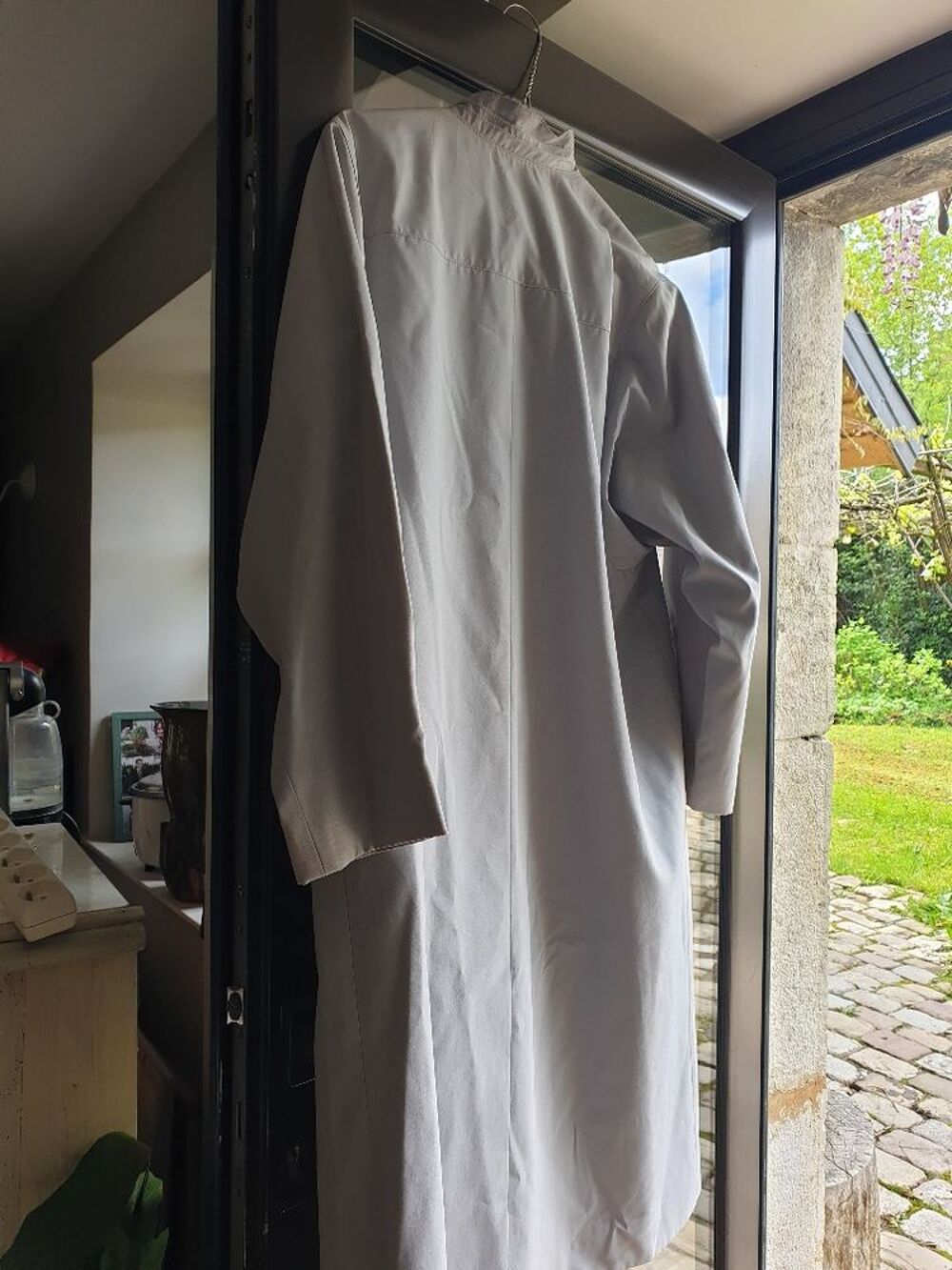 Imperm&eacute;able bleu/gris clair, doubl&eacute;, avec ceinture, vintage. Vêtements