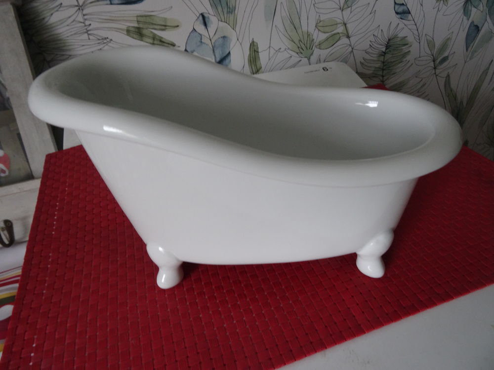 baignoire en c&eacute;ramique neuve Electroménager