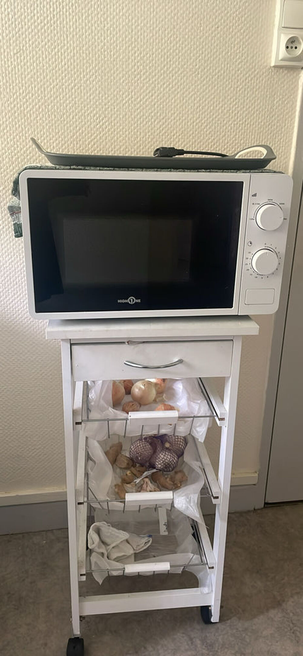 Frigo + Machine &agrave; laver + micro onde + lit Electroménager