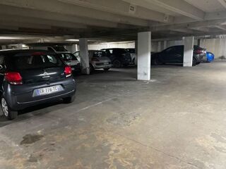  Parking / Garage à louer 13 m² Paris