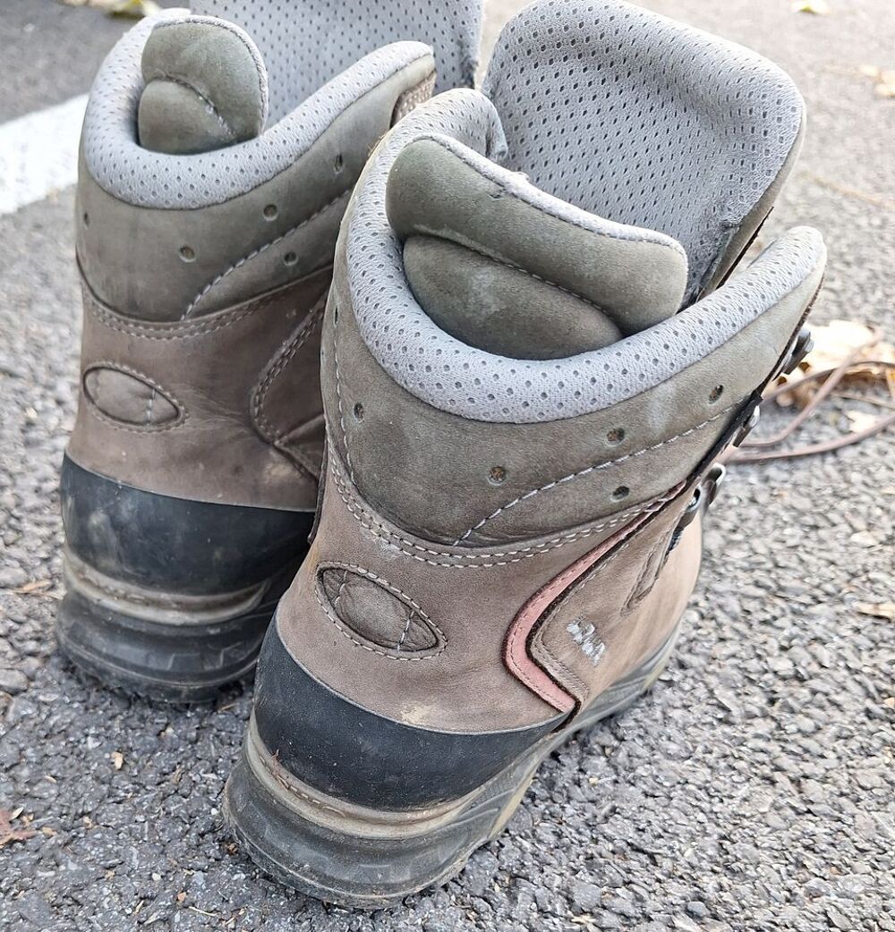 Chaussures de randonn&eacute;e cuir tr&egrave;s bon &eacute;tat Sports
