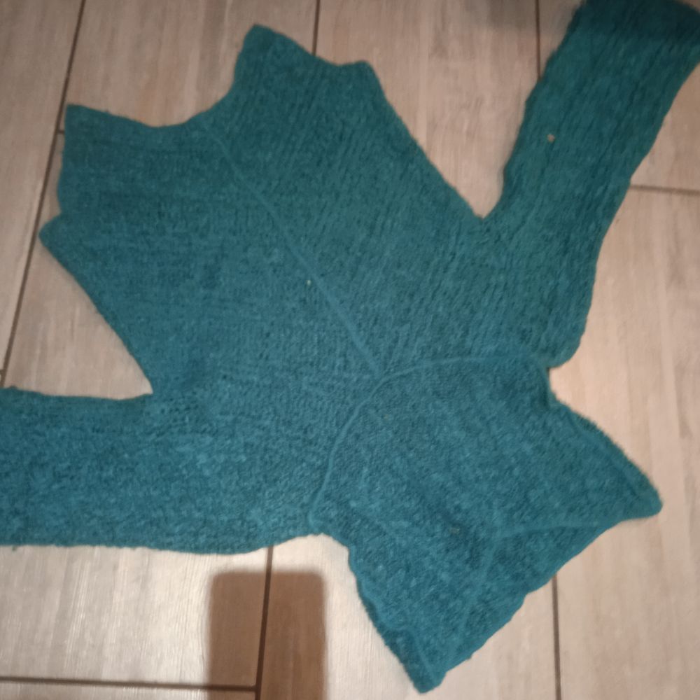 Pull bleu court col roul&eacute; T 2 80 % acrylique 17% mohair 3% p Vêtements