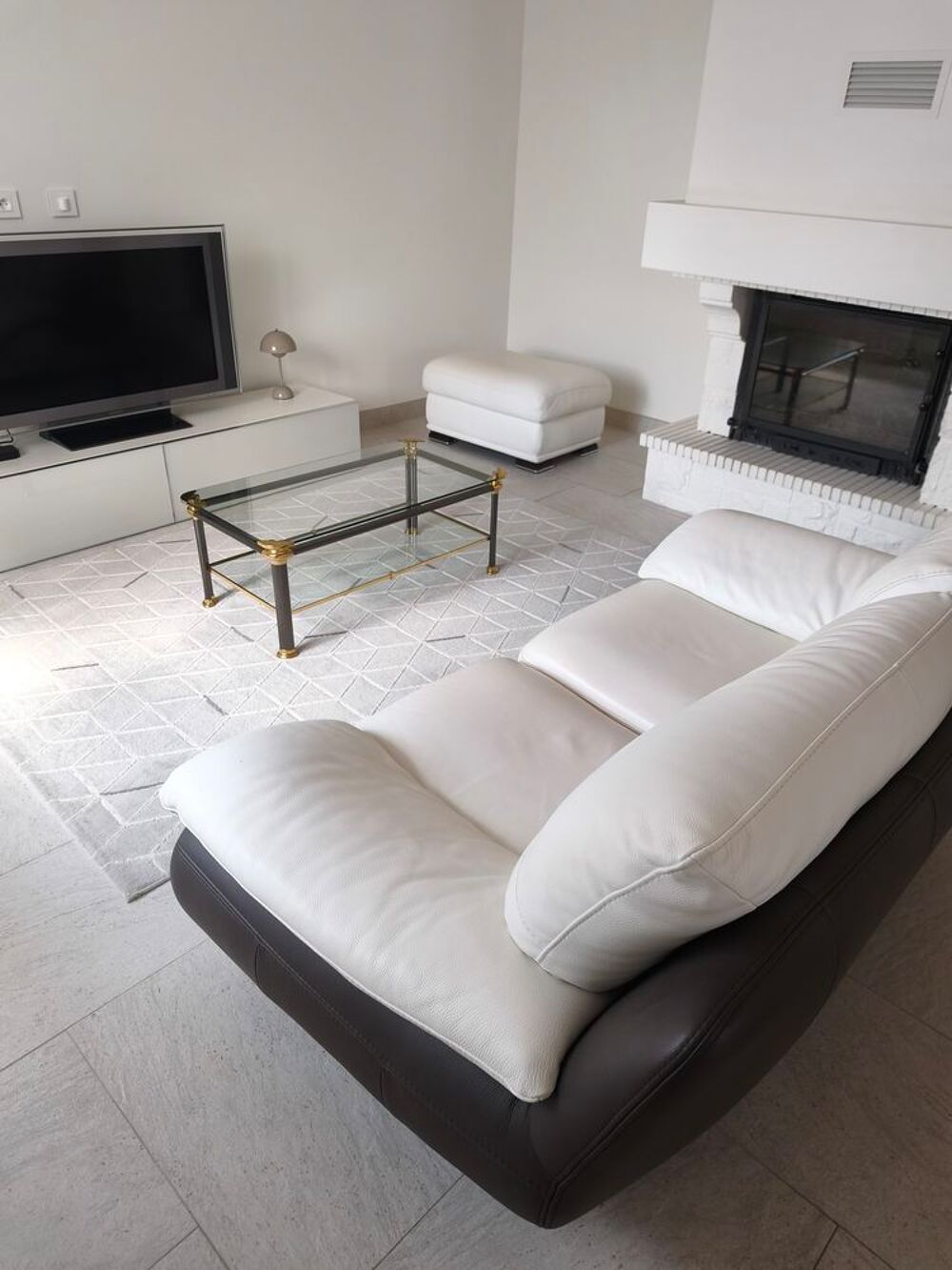 Canap&eacute; et pouf assorti en cuir Meubles